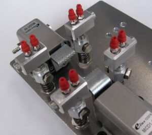 チャック治具　ゲートカット治具　治具設計　清水プレス工業所