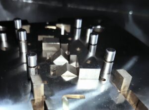 プレス金型プレス加工　ワイヤーカット　清水プレス工業所